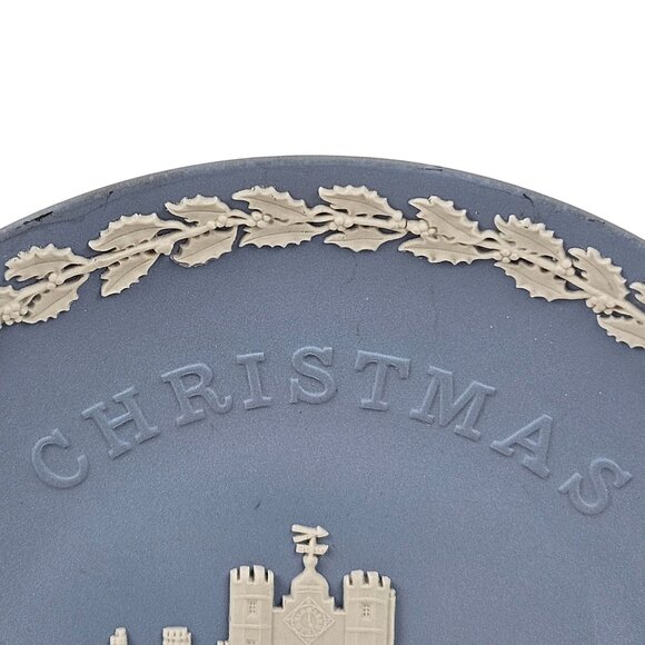Vintage Wedgwood Collector Plate St James's Palace Christmas Blue Jasperware 80 - Picture 4 of 8